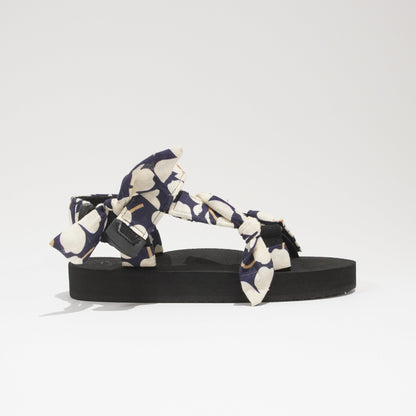 Big White Flowers Navy JaeDals