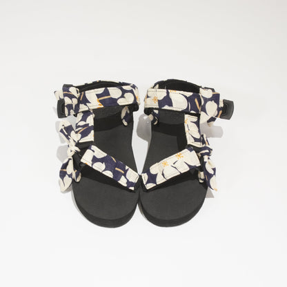 Big White Flowers Navy JaeDals